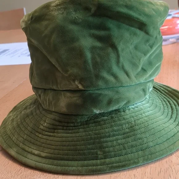 1960s Vintage Green Velvet Bucket Hat Mr. John Classic Paris New York - Picture 9 of 9